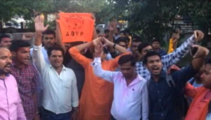 झारखंड: रांची विश्वविद्यालय में लहराया ABVP का परचम, 72 में से 67 सीटों पर जीत दर्ज झारखंड: रांची विश्वविद्यालय में लहराया ABVP का परचम, 72 में से 67 सीटों पर जीत दर्ज