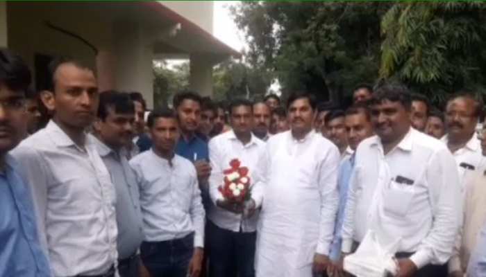 करौली: रमेशी मीना ने सर्किट हाउस में ली अधिकारियों की बैठक, खाद्य सुरक्षा योजना पर की चर्चा करौली: रमेशी मीना ने सर्किट हाउस में ली अधिकारियों की बैठक, खाद्य सुरक्षा योजना पर की चर्चा