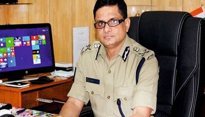 राजीव कुमार की तलाश में CBI की छापेमारी, कोलकाता से लेकर यूपी तक के ठिकानों पर दी दबिश राजीव कुमार की तलाश में CBI की छापेमारी, कोलकाता से लेकर यूपी तक के ठिकानों पर दी दबिश