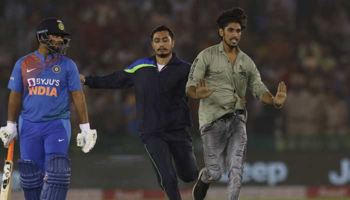 टीम इंडिया की सुरक्षा का मामला: BCCI की ACU के प्रमुख ने मेजबान क्रिकेट संघों को चेतावनी टीम इंडिया की सुरक्षा का मामला: BCCI की ACU के प्रमुख ने मेजबान क्रिकेट संघों को चेतावनी