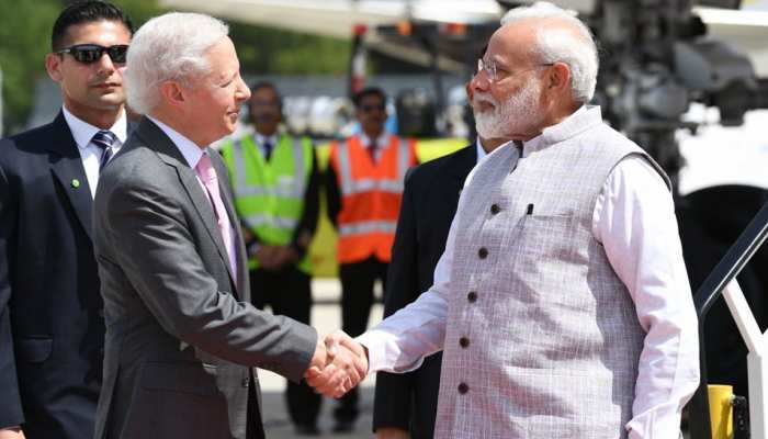 अमेरिका पहुंचने के बाद प्रधानमंत्री नरेंद्र मोदी का ट्वीट- Howdy ह्यूस्टन! अमेरिका पहुंचने के बाद प्रधानमंत्री नरेंद्र मोदी का ट्वीट- Howdy ह्यूस्टन!
