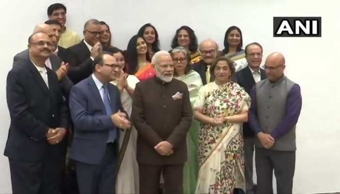 अमेरिका में कश्मीरी पंडितों ने की पीएम मोदी से मुलाकात, J&K पर फैसले के लिए किया धन्यवाद अमेरिका में कश्मीरी पंडितों ने की पीएम मोदी से मुलाकात, J&K पर फैसले के लिए किया धन्यवाद