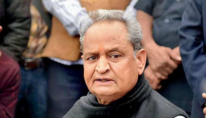बाड़मेर कार रेस मौत मामला: सीएम अशोक गहलोत ने SP और कलेक्टर को किया APO, दिए जांच के आदेश बाड़मेर कार रेस मौत मामला: सीएम अशोक गहलोत ने SP और कलेक्टर को किया APO, दिए जांच के आदेश