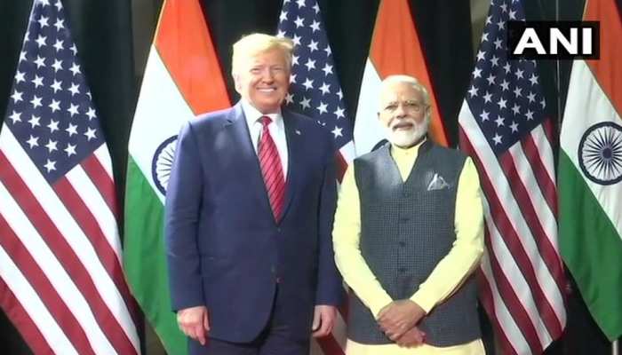 Howdy Modi: NRG स्टेडियम में डोनाल्ड ट्रंप के सामने पीएम मोदी ने पाकिस्तान पर बोला हमला Howdy Modi: NRG स्टेडियम में डोनाल्ड ट्रंप के सामने पीएम मोदी ने पाकिस्तान पर बोला हमला