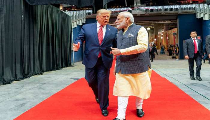 Howdy Modi: डोनाल्ड ट्रंप बोले, 'भारत में होने जा रहा है NBA मैच, सावधान! मैं आ सकता हूं' Howdy Modi: डोनाल्ड ट्रंप बोले, 'भारत में होने जा रहा है NBA मैच, सावधान! मैं आ सकता हूं'