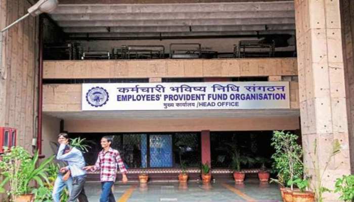 आपके PF खाते में भी आने वाला है पैसा, ऐसे चेक करें अपनी EPFO की पासबुक आपके PF खाते में भी आने वाला है पैसा, ऐसे चेक करें अपनी EPFO की पासबुक