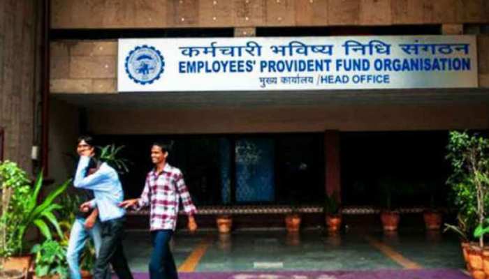 प्रोविडेंट फण्ड (PF) खाते में होने वाला है बड़ा बदलाव, स्टॉक मार्केट में पैसा लगाने का मिलेगा विकल्प प्रोविडेंट फण्ड (PF) खाते में होने वाला है बड़ा बदलाव, स्टॉक मार्केट में पैसा लगाने का मिलेगा विकल्प