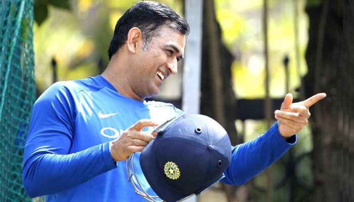 Gully Cricket: धोनी ने शेयर किया VIDEO, कहा- इसने बचपन की याद ताजा कर दी Gully Cricket: धोनी ने शेयर किया VIDEO, कहा- इसने बचपन की याद ताजा कर दी