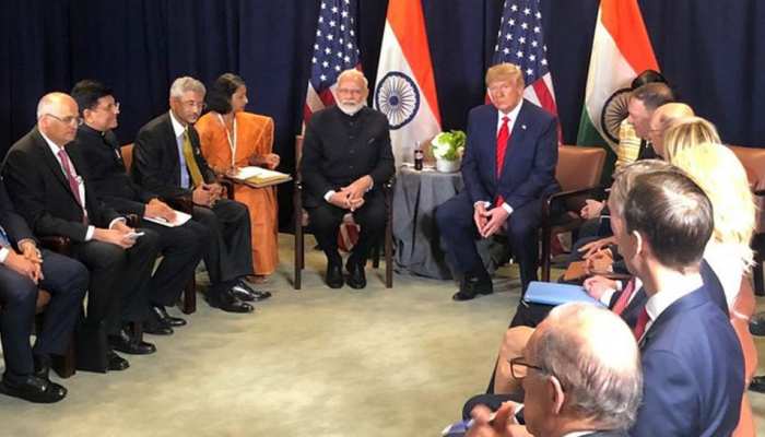 द्विपक्षीय मुलाकात में ट्रंप ने की PM मोदी की जमकर तारीफ, कहा- 'ह्यूस्टन में पाक को जवाब मिल चुका है' द्विपक्षीय मुलाकात में ट्रंप ने की PM मोदी की जमकर तारीफ, कहा- 'ह्यूस्टन में पाक को जवाब मिल चुका है'