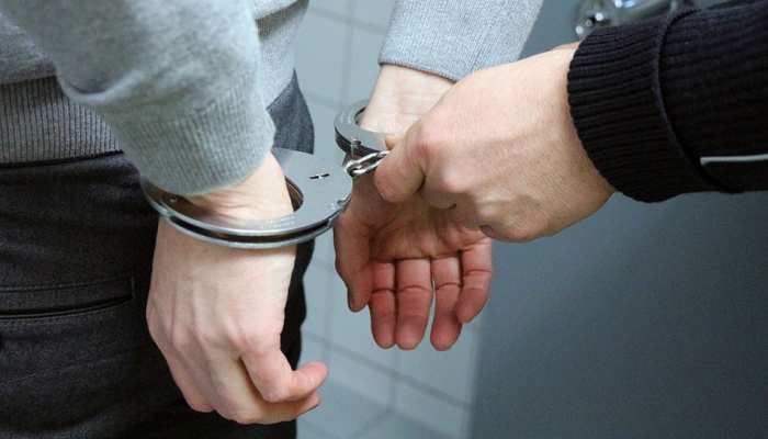 कर्नाटक में क्रिकेट सट्टेबाजी को लेकर बड़ी कार्रवाई, KPL टीम मालिक गिरफ्तार कर्नाटक में क्रिकेट सट्टेबाजी को लेकर बड़ी कार्रवाई, KPL टीम मालिक गिरफ्तार