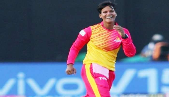 दीप्ति शर्मा का कमाल, एक T20 मैच में ही कर डाले 3 मेडन ओवर, ऐसा करने वाली पहली भारतीय दीप्ति शर्मा का कमाल, एक T20 मैच में ही कर डाले 3 मेडन ओवर, ऐसा करने वाली पहली भारतीय