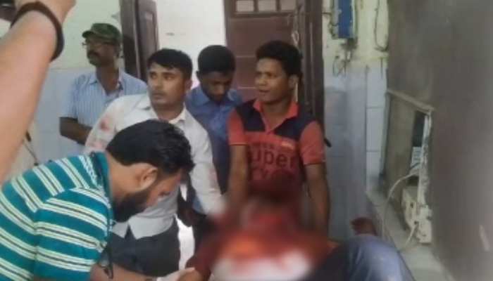 बिहार: थाने से महज 100 गज की दूरी पर अपराधियों ने युवक को मारी गोली, PMCH में भर्ती बिहार: थाने से महज 100 गज की दूरी पर अपराधियों ने युवक को मारी गोली, PMCH में भर्ती
