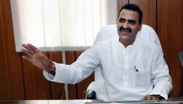 MP: धारा 370 हटने के बाद विदिशा के लोग कर सकते हैं कश्मीर में बिजनेस- संजीव बालियान MP: धारा 370 हटने के बाद विदिशा के लोग कर सकते हैं कश्मीर में बिजनेस- संजीव बालियान