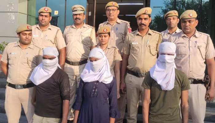 दिल्ली: हनी ट्रैप में फंसाकर लूटपाट करने वाला गैंग गिरफ्तार, एक मर्डर केस ने पहुंचाया सलाखों के पीछे दिल्ली: हनी ट्रैप में फंसाकर लूटपाट करने वाला गैंग गिरफ्तार, एक मर्डर केस ने पहुंचाया सलाखों के पीछे