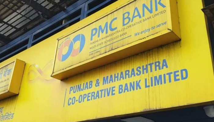 PMC बैंक के ग्राहकों को RBI ने दी राहत, अब खाते से निकाल सकेंगे 10,000 रुपये PMC बैंक के ग्राहकों को RBI ने दी राहत, अब खाते से निकाल सकेंगे 10,000 रुपये