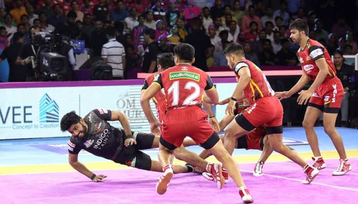 PKL 2019: बेंगलुरू बुल्स ने यू मुंबा को नहीं जीतने दिया मैच, केवल 2 अंकों से दी मात PKL 2019: बेंगलुरू बुल्स ने यू मुंबा को नहीं जीतने दिया मैच, केवल 2 अंकों से दी मात
