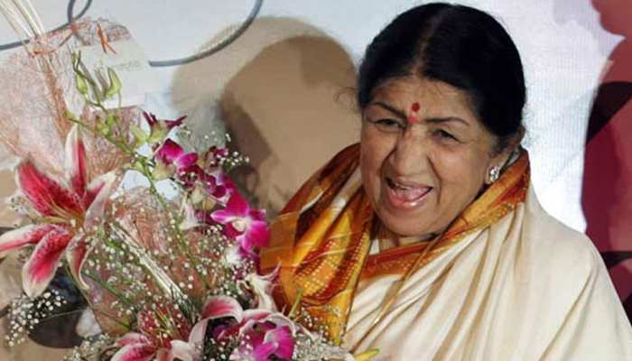 लता मंगेशकर के 90वे जन्मदिन पर फैन ने दिया अनूठा तोहफा, टाइपराइटर से बनाया पोट्रेट लता मंगेशकर के 90वे जन्मदिन पर फैन ने दिया अनूठा तोहफा, टाइपराइटर से बनाया पोट्रेट