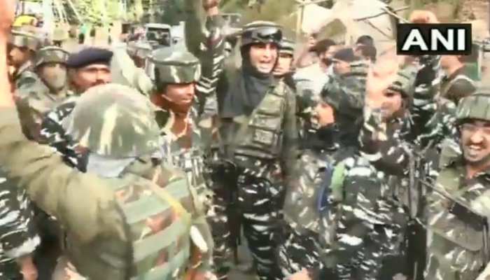 J-K: रामबन ऑपरेशन में सैन्य बलों को मिली बड़ी सफलता, मारे गए तीनों आतंकी, बंधक भी सेफ J-K: रामबन ऑपरेशन में सैन्य बलों को मिली बड़ी सफलता, मारे गए तीनों आतंकी, बंधक भी सेफ