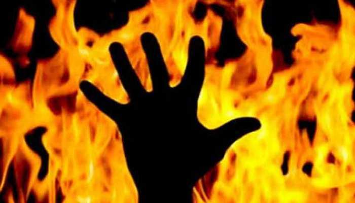 मुजफ्फरनगर में हुआ बड़ा हादसा, रामलीला में राक्षस का रोल कर रहा युवक आग में झुलसा मुजफ्फरनगर में हुआ बड़ा हादसा, रामलीला में राक्षस का रोल कर रहा युवक आग में झुलसा