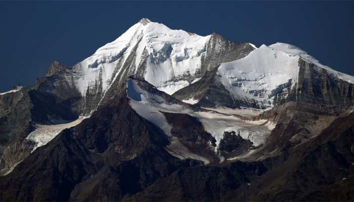 पाकिस्तान: 2 ब्रिटिश पर्वतारोहियों को बचाया गया, 4 अभी भी फंसे पाकिस्तान: 2 ब्रिटिश पर्वतारोहियों को बचाया गया, 4 अभी भी फंसे