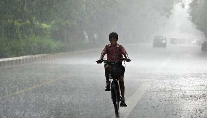 बिहार: मूसलाधार बारिश से मधेपुरा में बाढ़ की स्थिति, DM ने जारी किया हाई अलर्ट बिहार: मूसलाधार बारिश से मधेपुरा में बाढ़ की स्थिति, DM ने जारी किया हाई अलर्ट