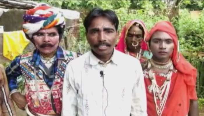 प्रतापगढ़: गांवों में गवरी देखने के लिए लोगों में उत्साह, सवा महीने तक नृत्य दिखाती है ये टीम प्रतापगढ़: गांवों में गवरी देखने के लिए लोगों में उत्साह, सवा महीने तक नृत्य दिखाती है ये टीम