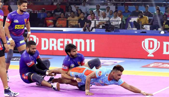 PKL 2019: बंगाल वारियर्स ने दबंग दिल्ली को हराया, फिर भी नहीं आ सके टॉप पोजीशन पर PKL 2019: बंगाल वारियर्स ने दबंग दिल्ली को हराया, फिर भी नहीं आ सके टॉप पोजीशन पर