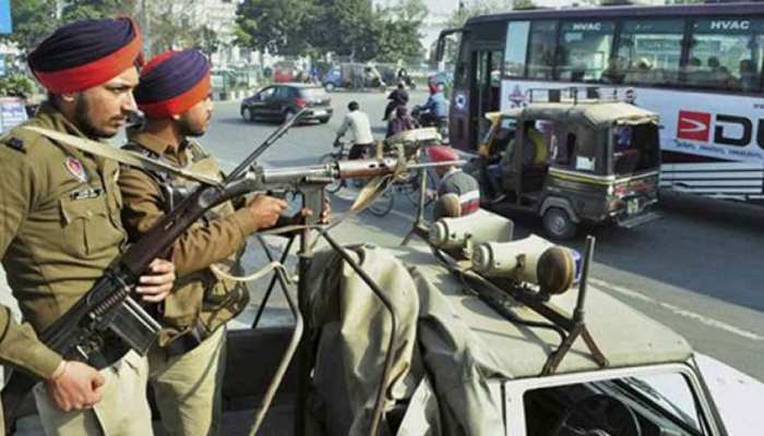 अमृतसर में हथियार और ड्रग्स तस्करों के बीच मुठभेड़, 3 गिरफ्तारः सूत्र अमृतसर में हथियार और ड्रग्स तस्करों के बीच मुठभेड़, 3 गिरफ्तारः सूत्र