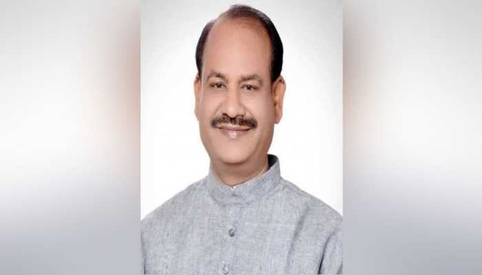 लोकसभा स्पीकर ओम बिरला पहुंचे राजस्थान के उदयपुर, लेंगे वैश्विक सम्मेलन में भाग लोकसभा स्पीकर ओम बिरला पहुंचे राजस्थान के उदयपुर, लेंगे वैश्विक सम्मेलन में भाग