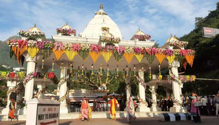 माता वैष्णों देवी का नवरात्र मेला, अब तक सवा लाख भक्त कर चुके हैं मैय्या रानी के दर्शन माता वैष्णों देवी का नवरात्र मेला, अब तक सवा लाख भक्त कर चुके हैं मैय्या रानी के दर्शन