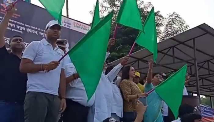 मथुरा में बोलीं हेमा मालिनी, 'पर्यावरण को साफ रखने के लिए सिंगल यूज प्लास्टिक बंद करना होगा' मथुरा में बोलीं हेमा मालिनी, 'पर्यावरण को साफ रखने के लिए सिंगल यूज प्लास्टिक बंद करना होगा'