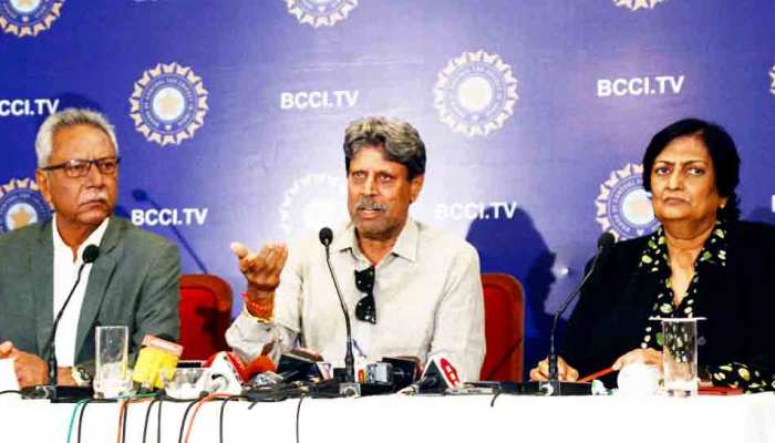 कपिल देव पर भी लगे हितों के टकराव के आरोप, सीएसी का अध्यक्ष पद छोड़ा कपिल देव पर भी लगे हितों के टकराव के आरोप, सीएसी का अध्यक्ष पद छोड़ा