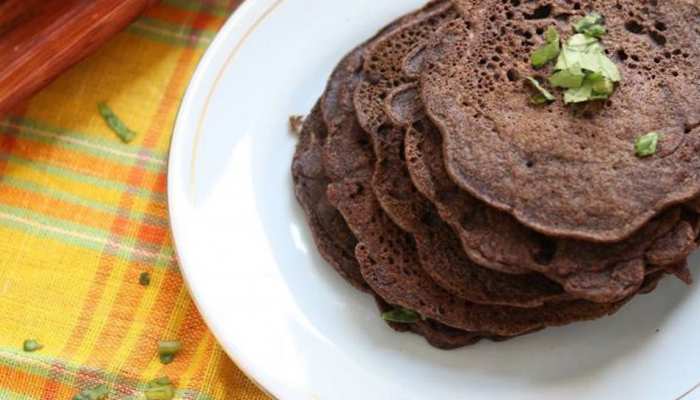 Festive Food: नवरात्रि व्रत में खाएं हेल्दी खाना, कुट्टू के आटे से ऐसे बनाएं चीला Festive Food: नवरात्रि व्रत में खाएं हेल्दी खाना, कुट्टू के आटे से ऐसे बनाएं चीला
