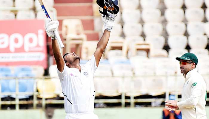 INDvsSA: मयंक अग्रवाल ने ठोका दोहरा शतक, वीरेंद्र सहवाग की बराबरी की INDvsSA: मयंक अग्रवाल ने ठोका दोहरा शतक, वीरेंद्र सहवाग की बराबरी की