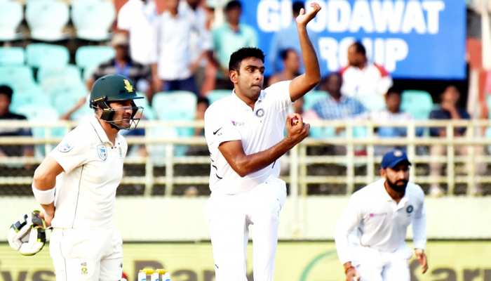 INDvsSA: अश्विन आज बना सकते हैं विश्व रिकॉर्ड, चाहिए बस 6 विकेट INDvsSA: अश्विन आज बना सकते हैं विश्व रिकॉर्ड, चाहिए बस 6 विकेट