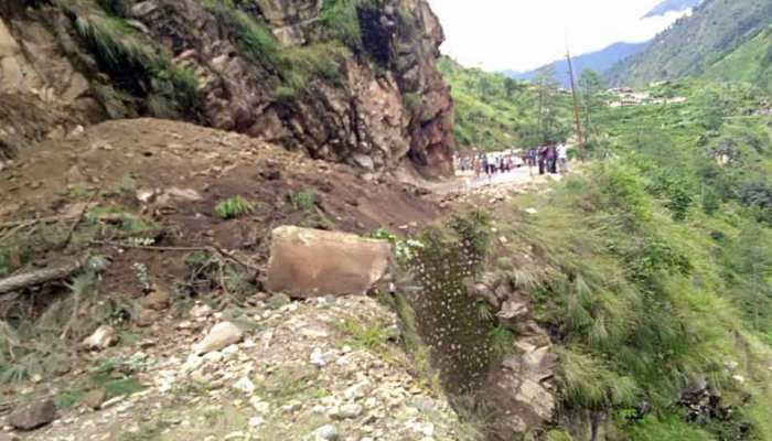 उत्तराखंड: देर रात फिर हुआ भूस्खलन, बागेश्वर-अल्मोड़ा का मोटर मार्ग बंद हुआ उत्तराखंड: देर रात फिर हुआ भूस्खलन, बागेश्वर-अल्मोड़ा का मोटर मार्ग बंद हुआ