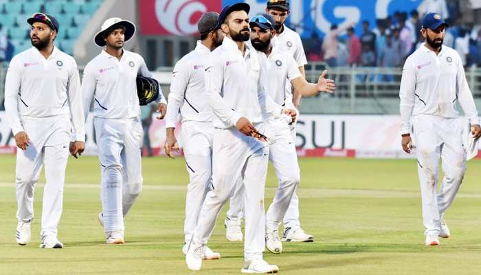 INDvsSA: विजाग टेस्ट में हुआ दिलचस्प वाकया, बाउंड्री लाइन में फंसी गेंद, देर तक ढूंढ़ते रहे खिलाड़ी INDvsSA: विजाग टेस्ट में हुआ दिलचस्प वाकया, बाउंड्री लाइन में फंसी गेंद, देर तक ढूंढ़ते रहे खिलाड़ी