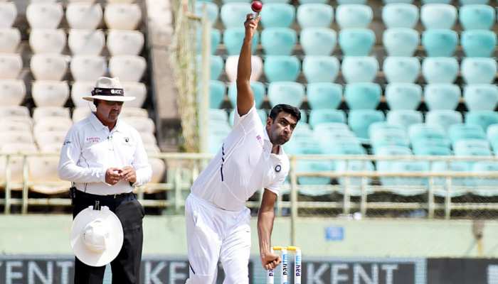 INDvsSA: अश्विन के साथ हो रहे बर्ताव से नाखुश हैं गावस्कर, कही यह बात... INDvsSA: अश्विन के साथ हो रहे बर्ताव से नाखुश हैं गावस्कर, कही यह बात...