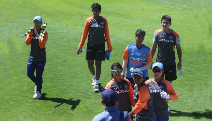महिला क्रिकेट: दक्षिण अफ्रीका ने भारत को करारी शिकस्त दी, सिर्फ 70 रन पर सिमटी टीम इंडिया महिला क्रिकेट: दक्षिण अफ्रीका ने भारत को करारी शिकस्त दी, सिर्फ 70 रन पर सिमटी टीम इंडिया