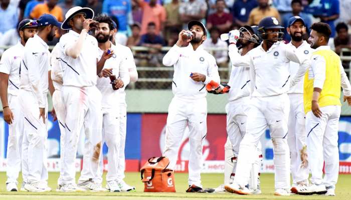 INDvsSA: भारत ने दक्षिण अफ्रीका को दिया 395 रन का लक्ष्य, एक विकेट भी झटका INDvsSA: भारत ने दक्षिण अफ्रीका को दिया 395 रन का लक्ष्य, एक विकेट भी झटका