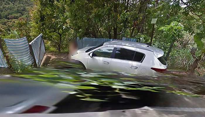 कार के बोनट पर रोमांस कर रहा था न्यूड कपल, Google मैप ने खोल दिया राज कार के बोनट पर रोमांस कर रहा था न्यूड कपल, Google मैप ने खोल दिया राज
