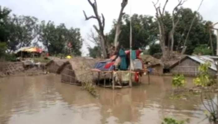 बिहार: भागलपुर में घट रहा गंगा का जलस्तर, लेकिन कम नहीं हो रही लोगों की मुश्किलें बिहार: भागलपुर में घट रहा गंगा का जलस्तर, लेकिन कम नहीं हो रही लोगों की मुश्किलें