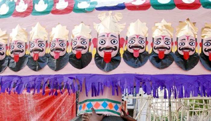 Dussehra 2019: यहां पर काटी जाती है रावण की नाक, हिंदू-मुस्लिम मिलकर मनाते हैं त्योहार Dussehra 2019: यहां पर काटी जाती है रावण की नाक, हिंदू-मुस्लिम मिलकर मनाते हैं त्योहार