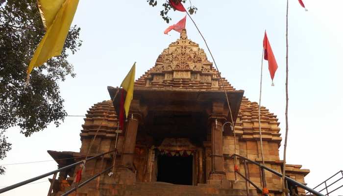 एक ऐसा मंदिर, जहां स्थापित शिवलिंग के नीचे है मणि एक ऐसा मंदिर, जहां स्थापित शिवलिंग के नीचे है मणि