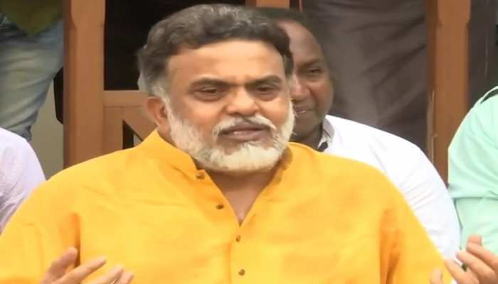 क्या कभी कांग्रेस से खत्म हो पाएगी चापलूसी की परंपरा? क्या कभी कांग्रेस से खत्म हो पाएगी चापलूसी की परंपरा?