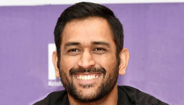 बिलियर्ड्स के बाद अब यह खेल खेलते दिखे धोनी, लिएंडर पेस भी आए मैदान पर नजर बिलियर्ड्स के बाद अब यह खेल खेलते दिखे धोनी, लिएंडर पेस भी आए मैदान पर नजर
