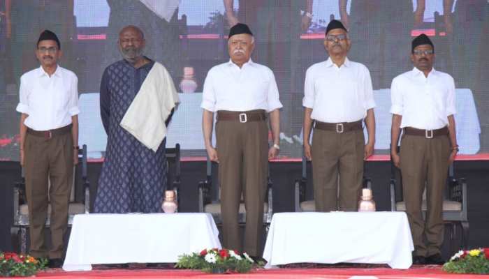 RSS स्थापना दिवस पर पाक को संघ प्रमुख की लताड़, कहा- 'संघ को बदनाम करने में उस्ताद हैं इमरान' RSS स्थापना दिवस पर पाक को संघ प्रमुख की लताड़, कहा- 'संघ को बदनाम करने में उस्ताद हैं इमरान'