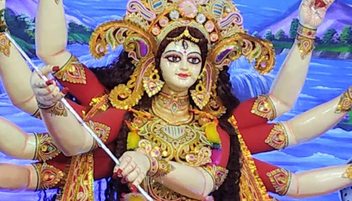 ଦଶହରାରେ ଝଲସୁଛି ରେଶମ ସହର ଦଶହରାରେ ଝଲସୁଛି ରେଶମ ସହର
