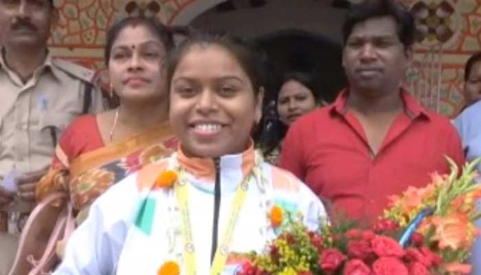 चाईबासा: गोल्ड मेडल जीतकर भूटान से वासप लौटी पूजा, झारखंड का किया नाम रोशन चाईबासा: गोल्ड मेडल जीतकर भूटान से वासप लौटी पूजा, झारखंड का किया नाम रोशन