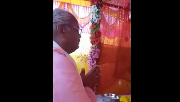 BJP विधायक की भगवान से अजीबोगरीब प्रार्थना, 'जो कूड़ा फैलाए उसके हाथ पैर तोड़ देना'! BJP विधायक की भगवान से अजीबोगरीब प्रार्थना, 'जो कूड़ा फैलाए उसके हाथ पैर तोड़ देना'!